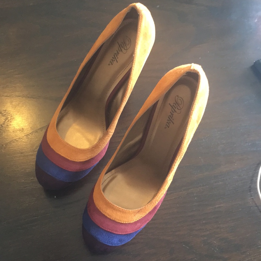 Super cute heels!